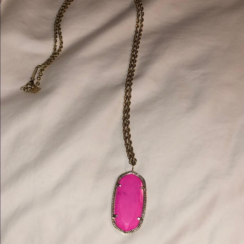 Kendra Scott necklace